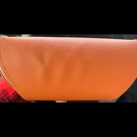 SOLD Tory Burch sunglasses case - Picture 5 of 7